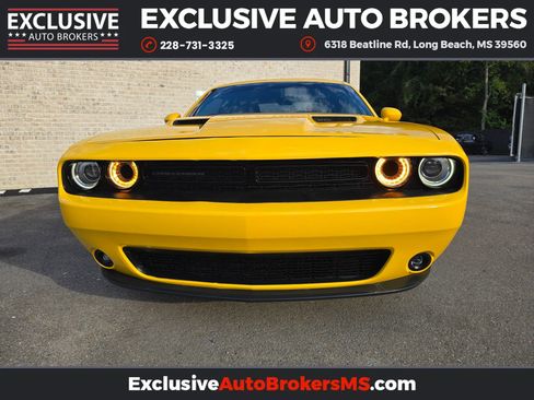 Used 2018 Dodge Challenger SXT w/ Blacktop Package image 2