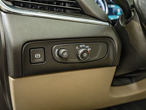 Used 2019 Buick Enclave Essence FWD image 19