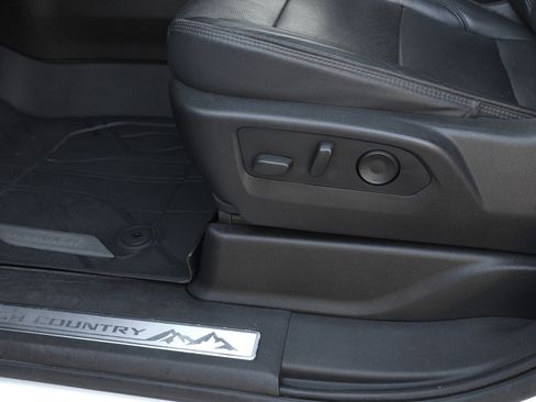 Used 2021 Chevrolet Suburban High Country image 11