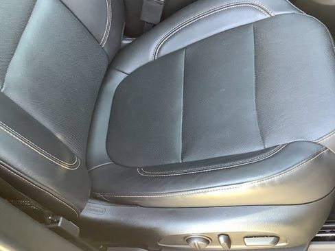 Used 2021 Chevrolet Traverse Premier AWD/4WD image 22