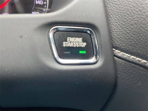 Used 2023 GMC Acadia SLT image 16