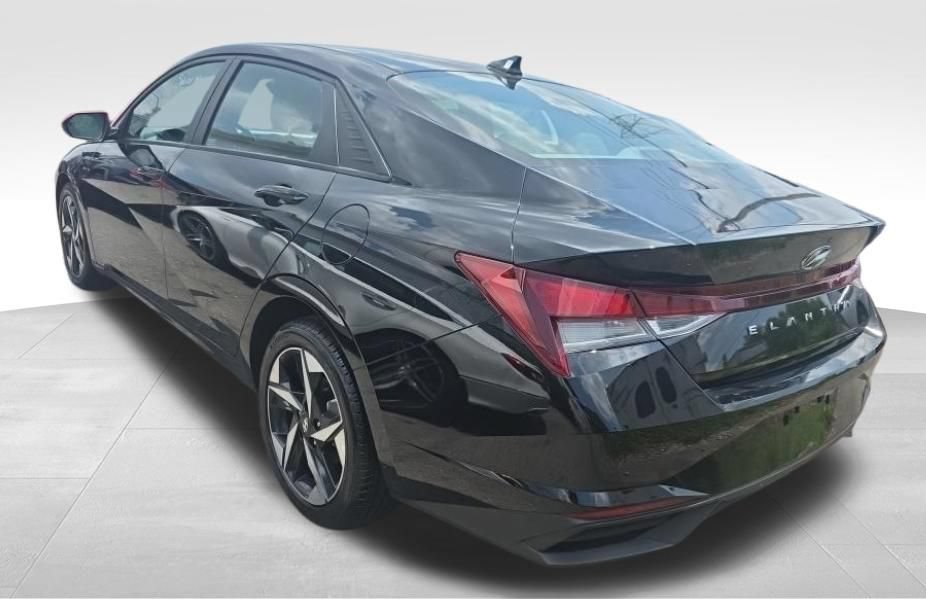 Used 2023 Hyundai Elantra SEL w/ Convenience Package FWD image 7