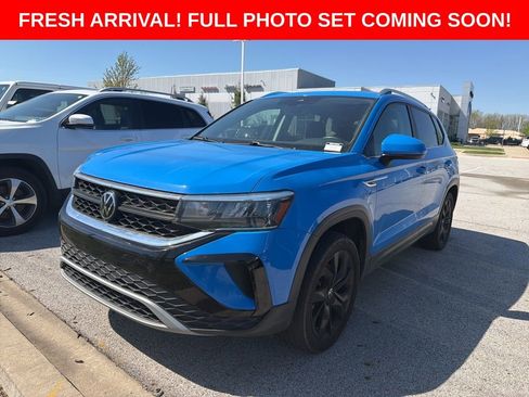Used 2023 Volkswagen Taos SE w/ Panoramic Sunroof Package AWD/4WD image 1