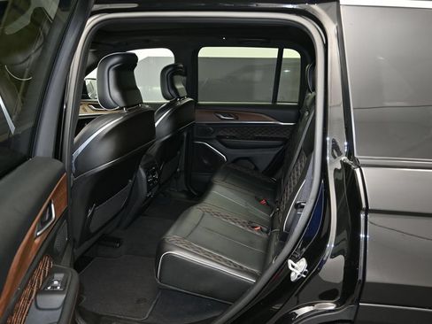 Used 2025 Jeep Grand Cherokee Summit AWD/4WD image 17