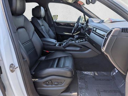 Used 2023 Porsche Cayenne AWD/4WD image 22