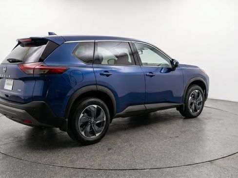 Used 2025 Nissan Rogue SV AWD/4WD image 9
