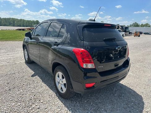 Used 2020 Chevrolet Trax LS w/ LPO, Cargo Package FWD image 5