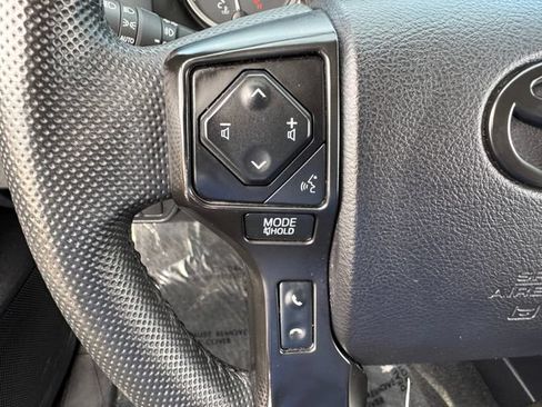 Used 2022 Toyota Tacoma SR5 AWD/4WD image 22