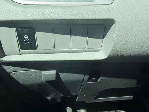 Used 2015 Toyota Sienna LE FWD image 25