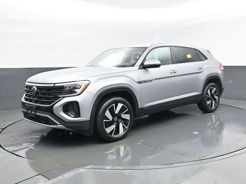 Used 2024 Volkswagen Atlas Cross Sport SE image 1