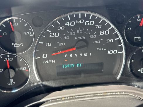 Used 2024 GMC Savana 2500 w/ Driver Convenience Package image 25