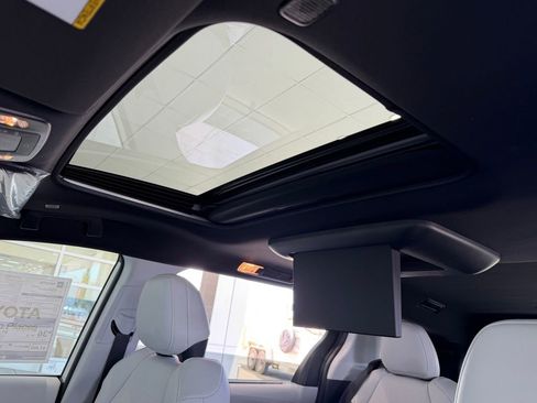 New 2026 Toyota Sienna XSE FWD image 20