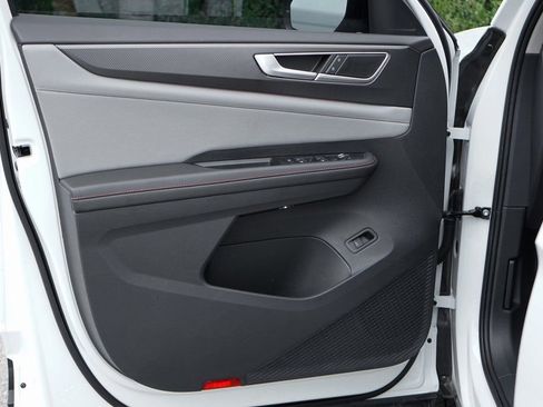 Used 2025 Volkswagen Atlas Peak Edition SE image 16