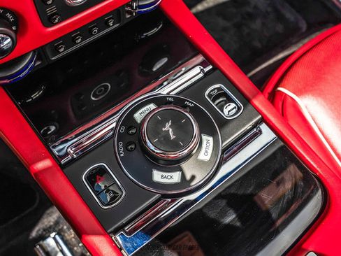 Used 2016 Rolls-Royce Dawn RWD image 32
