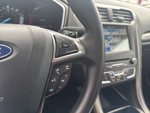 Used 2018 Ford Fusion SE image 20