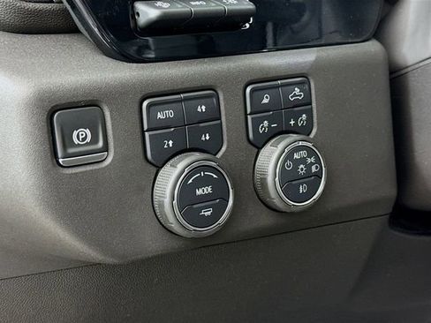 Used 2025 Chevrolet Silverado 1500 ZR2 w/ Technology Package image 12