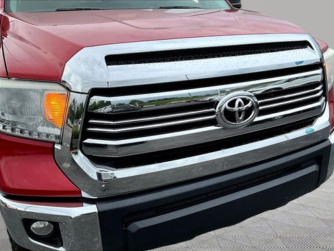 Used 2016 Toyota Tundra SR5 w/ TRD Off Road Package AWD/4WD image 34