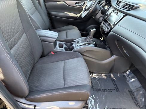 Used 2019 Nissan Rogue SV w/ Sun & Sound Touring Package AWD/4WD image 11