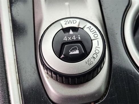 Used 2018 Nissan Pathfinder S image 19