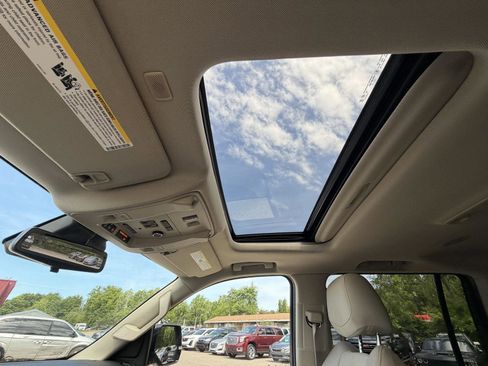 Used 2020 Cadillac Escalade ESV Luxury AWD/4WD image 21