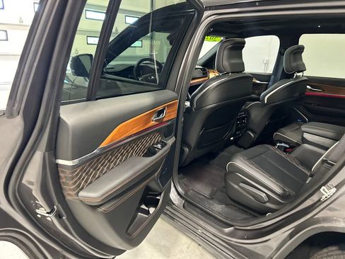 Used 2024 Jeep Grand Cherokee L Summit image 31