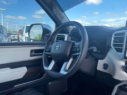 Used 2024 Toyota Sequoia Capstone AWD/4WD image 28