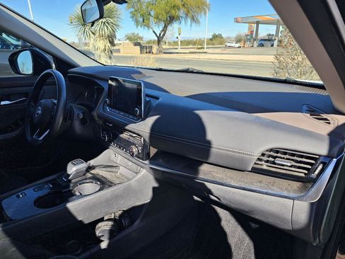 Used 2022 Nissan Rogue SV image 17