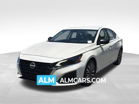 Used 2025 Nissan Altima 2.5 SV FWD image 1