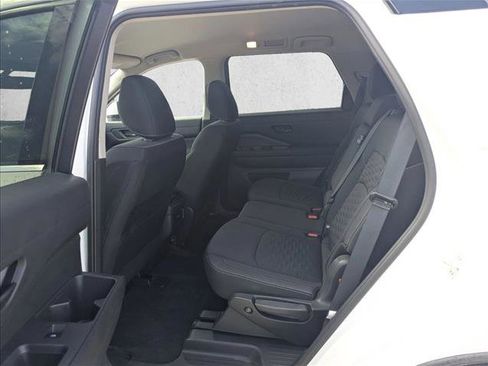 Used 2025 Nissan Pathfinder SV FWD image 17