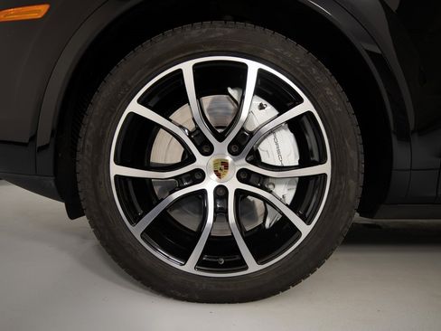 Certified 2023 Porsche Cayenne Turbo image 12