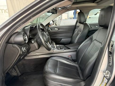 Used 2018 Alfa Romeo Giulia AWD image 7