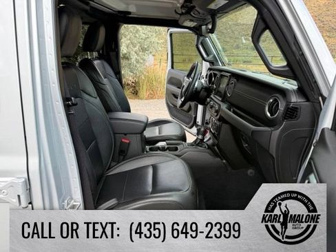Used 2023 Jeep Wrangler Unlimited Sahara w/ Cold Weather Group AWD/4WD image 38
