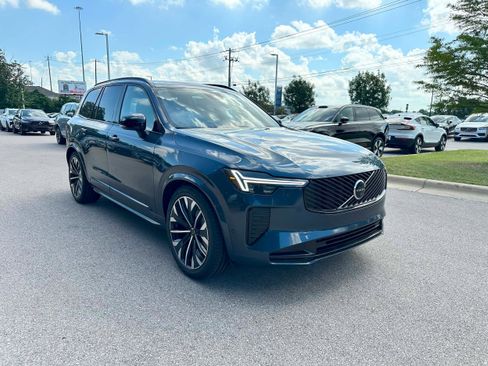 Used 2026 Volvo XC90 B6 Ultra w/ Lounge Package image 8