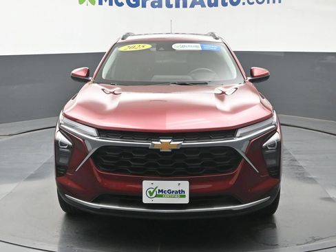 Used 2025 Chevrolet Trax LT w/ LT Convenience Package FWD image 6
