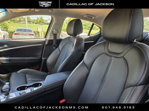 Used 2025 Genesis G70 2.5T RWD image 9
