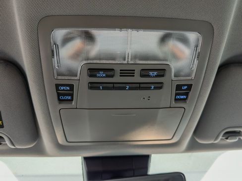 Used 2019 Toyota Highlander XLE AWD/4WD image 49