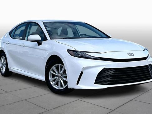 Used 2025 Toyota Camry LE FWD image 4