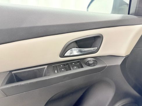 Used 2013 Chevrolet Cruze LT image 12