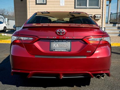 Used 2018 Toyota Camry SE FWD image 6