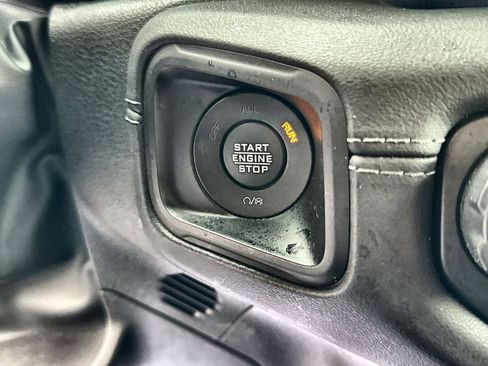 Used 2025 Jeep Wrangler Sahara image 23