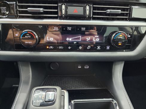 Used 2025 Nissan Pathfinder SV image 15