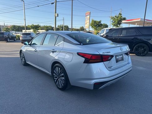 Used 2024 Nissan Altima 2.5 SV FWD image 5