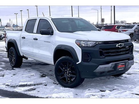 Used 2023 Chevrolet Colorado Trail Boss w/ Technology Package image 2