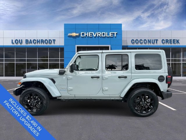 Used 2024 Jeep Wrangler Unlimited Sahara AWD/4WD image 5