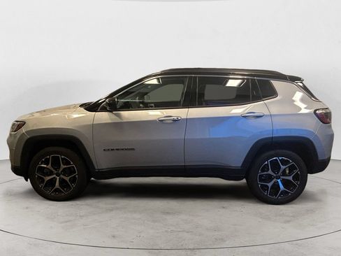 Used 2025 Jeep Compass Limited AWD/4WD image 2