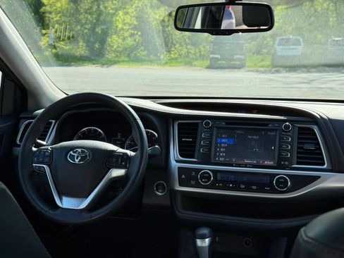 Used 2016 Toyota Highlander XLE AWD/4WD image 46