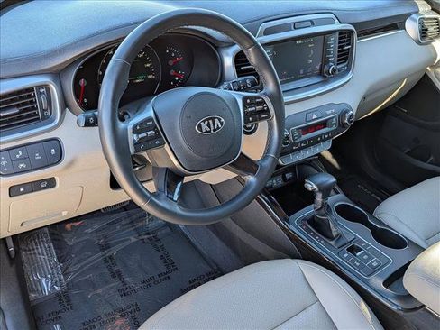 Used 2019 Kia Sorento EX w/ EX Touring Package image 4