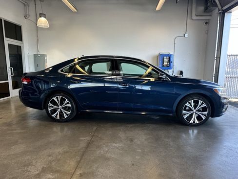 Used 2021 Volkswagen Passat 2.0T SE image 2