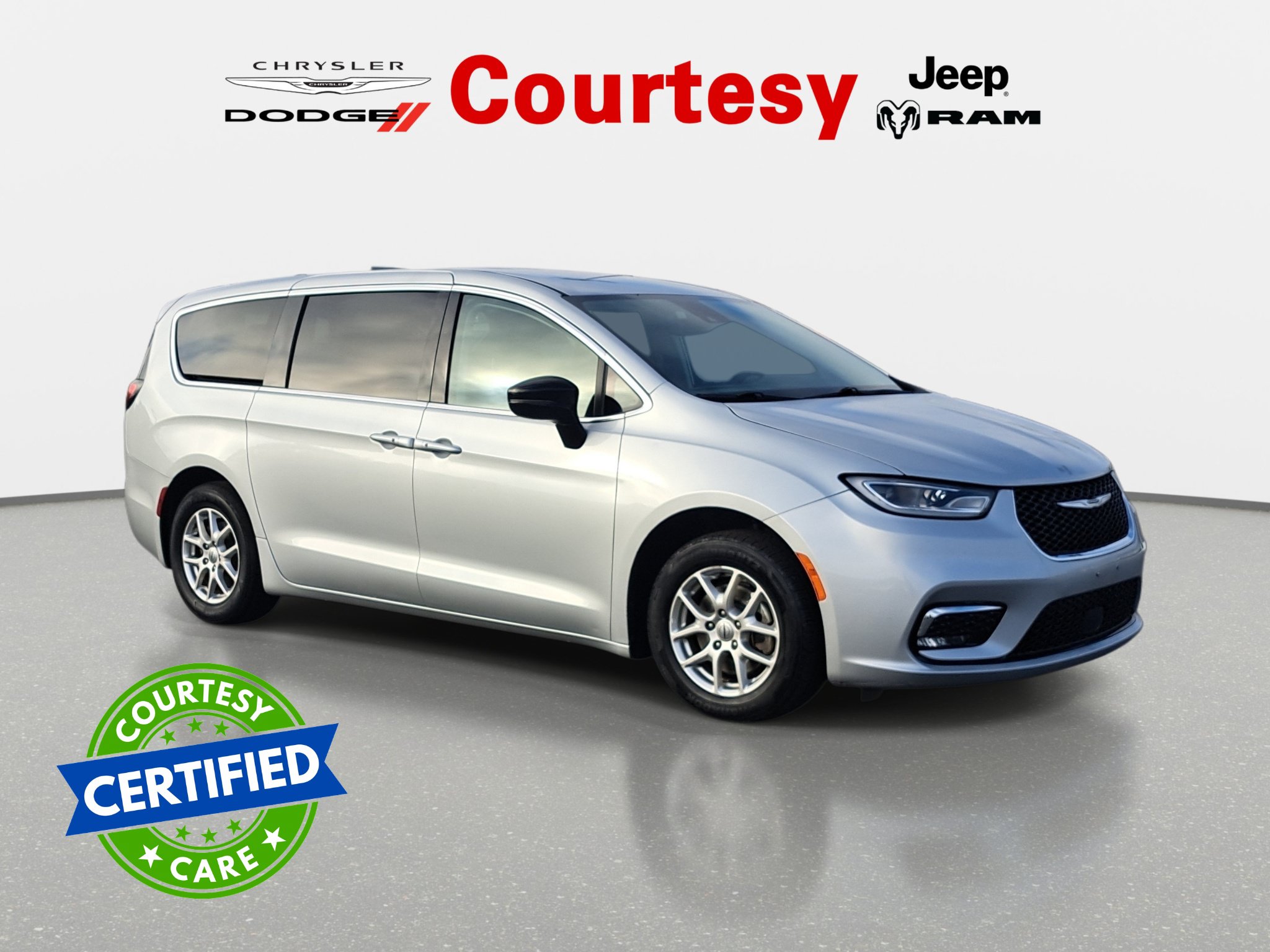 Used 2024 Chrysler Pacifica Touring-L FWD image 1