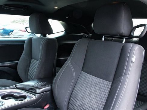 Used 2018 Dodge Challenger SXT image 11